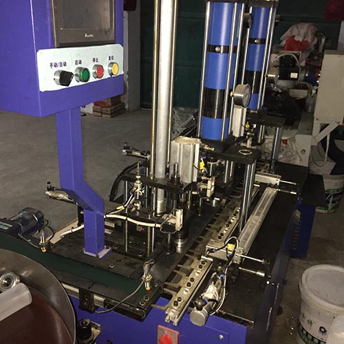 Automatic seals cover